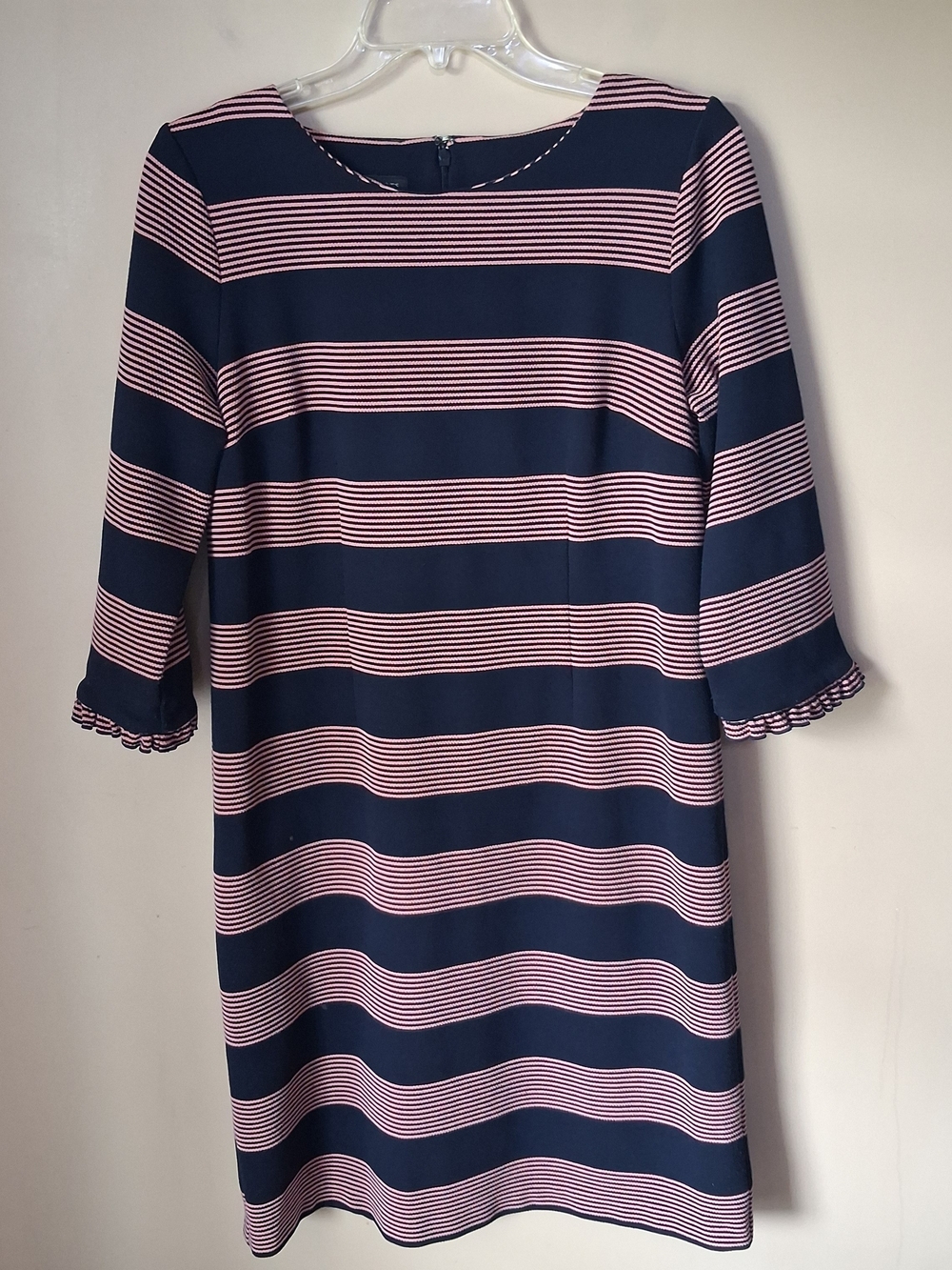 Talbots Navy & Pink Striped Knit Shift Dress W/Ruffle Sleeves; Size 6